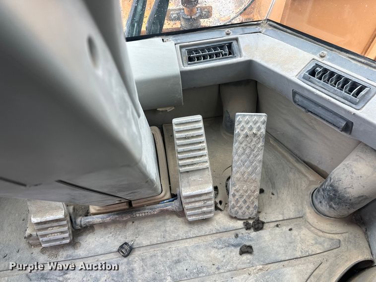 image for item FK0056 2001 Case 821C wheel loader