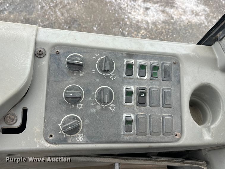 image for item FK0056 2001 Case 821C wheel loader