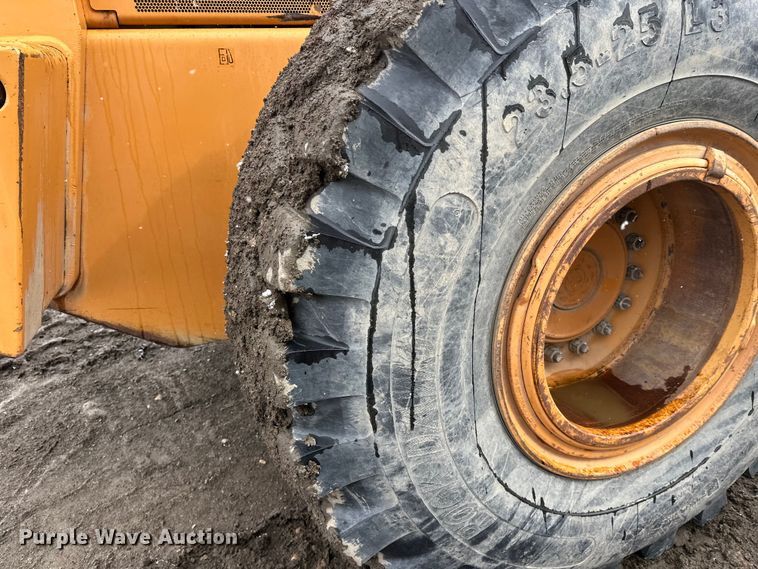 image for item FK0056 2001 Case 821C wheel loader