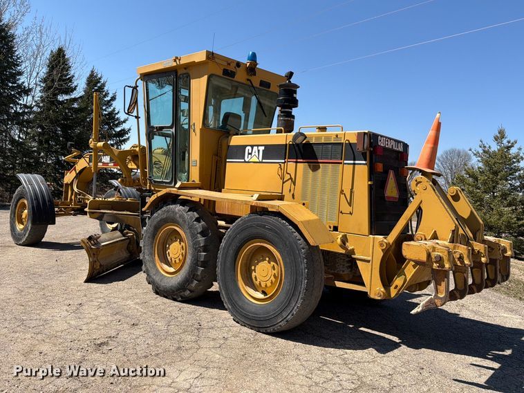 image for item FK0073 1999 Caterpillar 140H motor grader