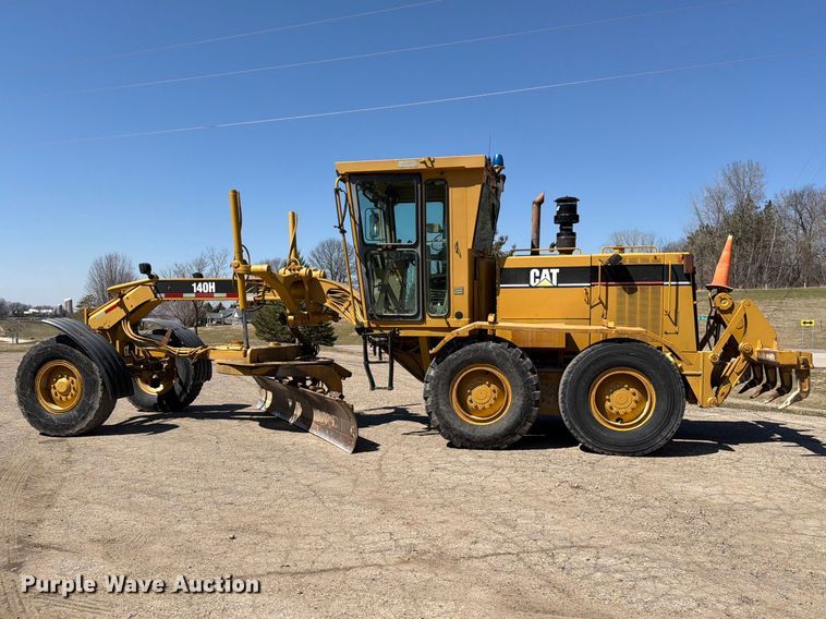 image for item FK0073 1999 Caterpillar 140H motor grader