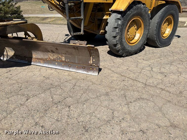 image for item FK0073 1999 Caterpillar 140H motor grader