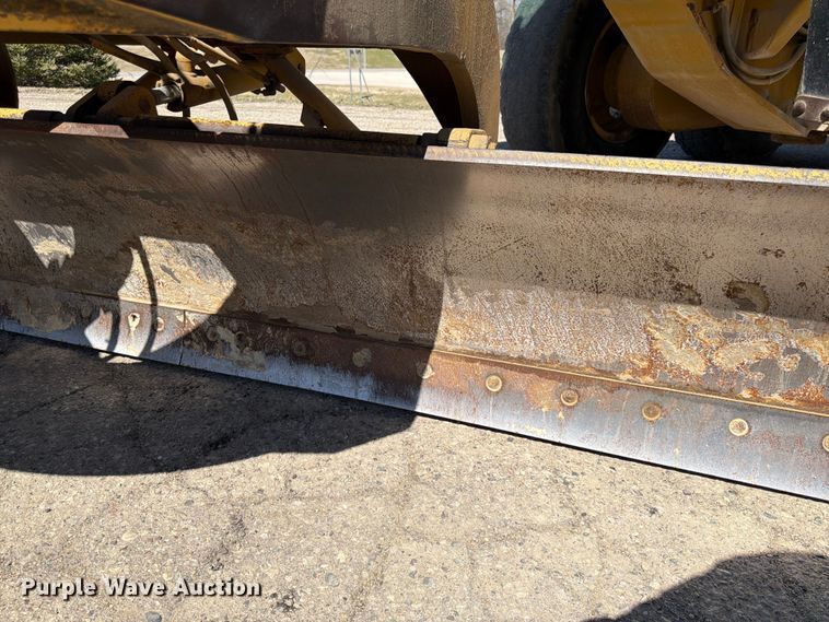 image for item FK0073 1999 Caterpillar 140H motor grader