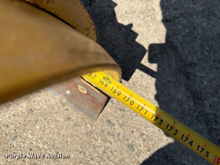 image for item FK0073 1999 Caterpillar 140H motor grader