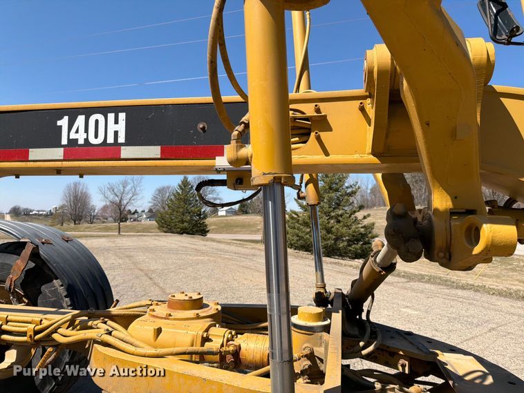 image for item FK0073 1999 Caterpillar 140H motor grader