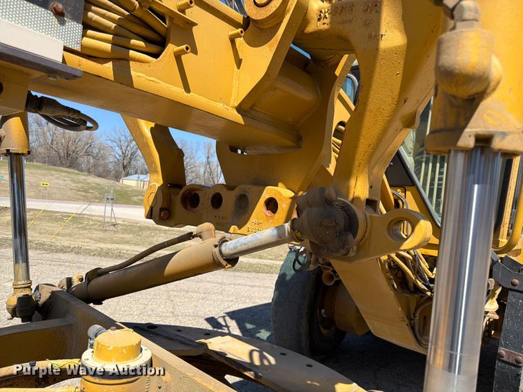 image for item FK0073 1999 Caterpillar 140H motor grader