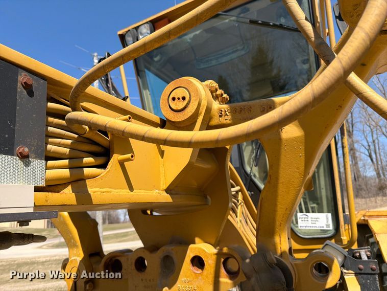 image for item FK0073 1999 Caterpillar 140H motor grader