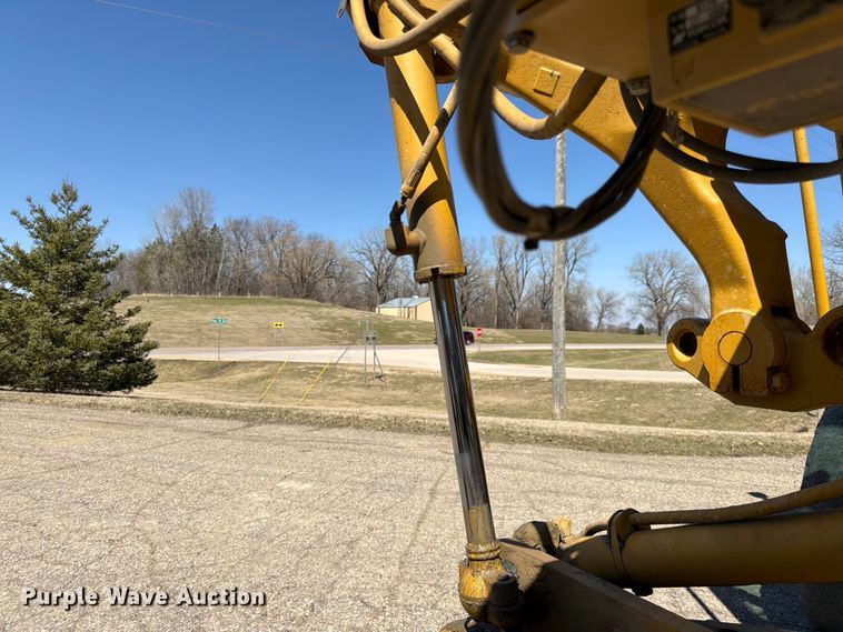 image for item FK0073 1999 Caterpillar 140H motor grader