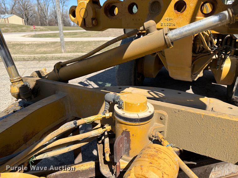 image for item FK0073 1999 Caterpillar 140H motor grader