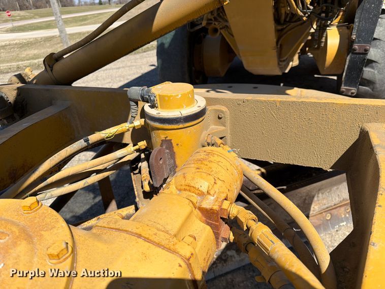 image for item FK0073 1999 Caterpillar 140H motor grader