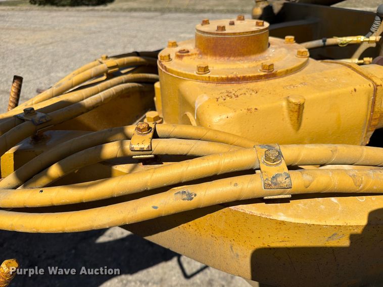 image for item FK0073 1999 Caterpillar 140H motor grader