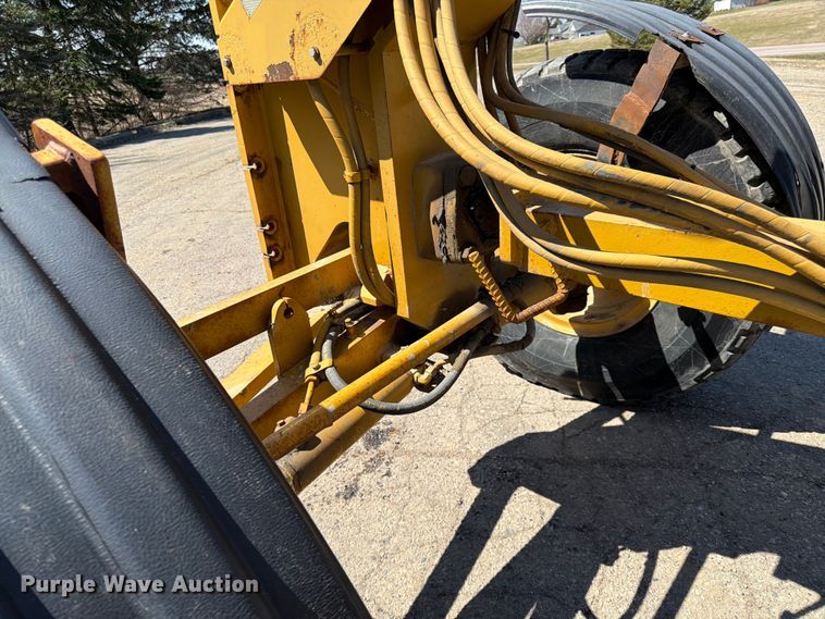 image for item FK0073 1999 Caterpillar 140H motor grader