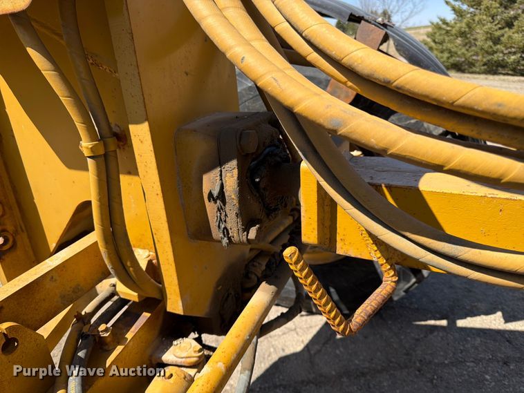 image for item FK0073 1999 Caterpillar 140H motor grader