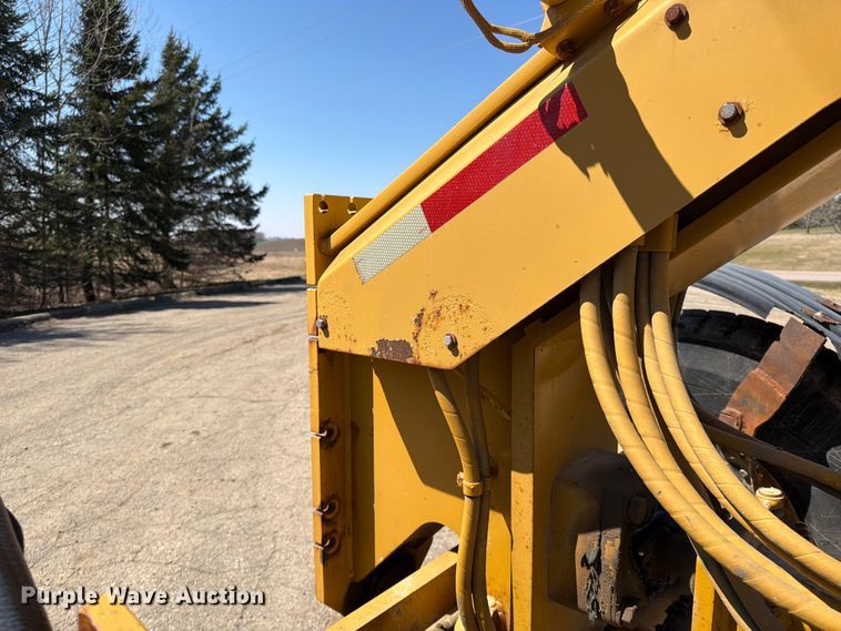 image for item FK0073 1999 Caterpillar 140H motor grader