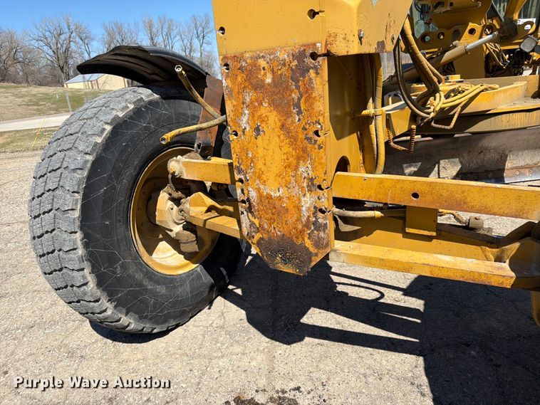 image for item FK0073 1999 Caterpillar 140H motor grader