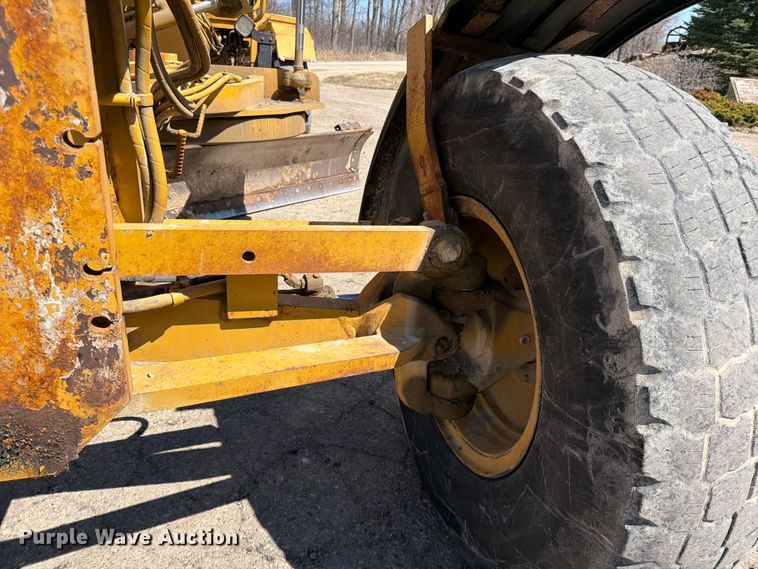 image for item FK0073 1999 Caterpillar 140H motor grader