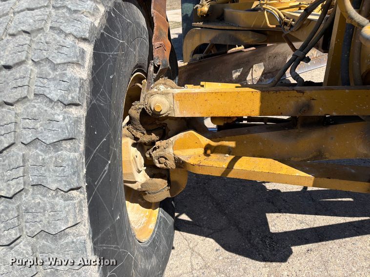 image for item FK0073 1999 Caterpillar 140H motor grader