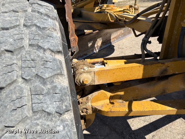 image for item FK0073 1999 Caterpillar 140H motor grader