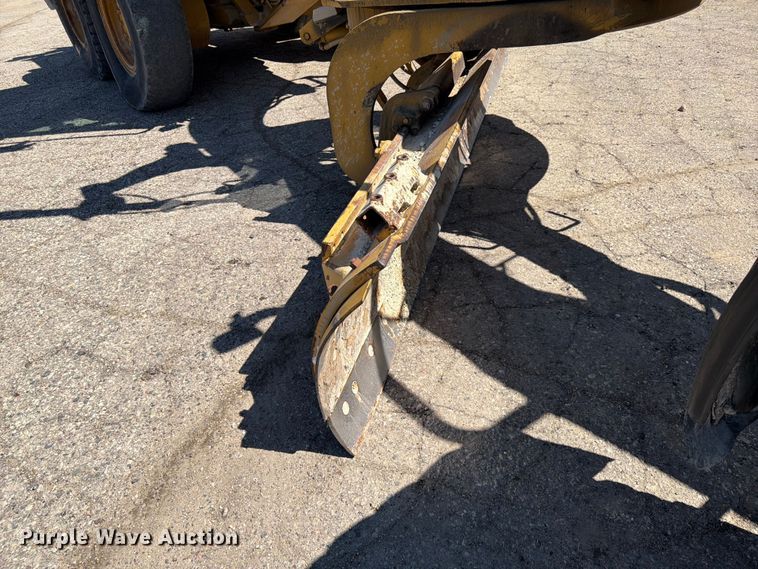 image for item FK0073 1999 Caterpillar 140H motor grader