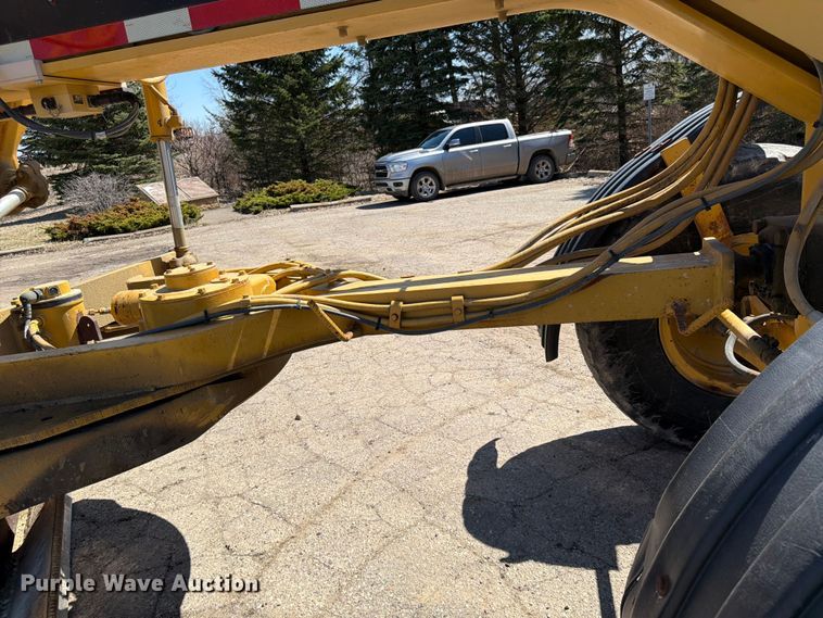 image for item FK0073 1999 Caterpillar 140H motor grader