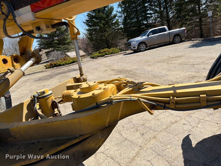 image for item FK0073 1999 Caterpillar 140H motor grader