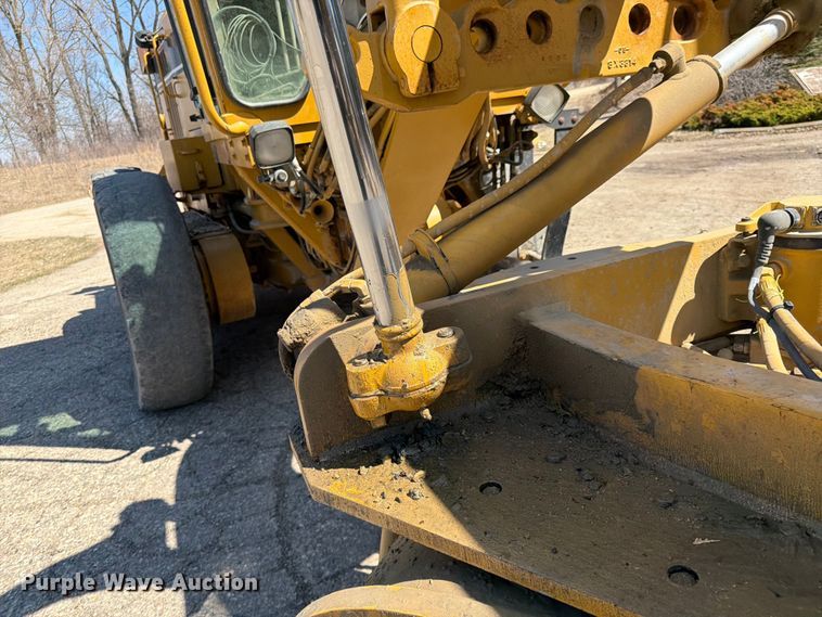 image for item FK0073 1999 Caterpillar 140H motor grader