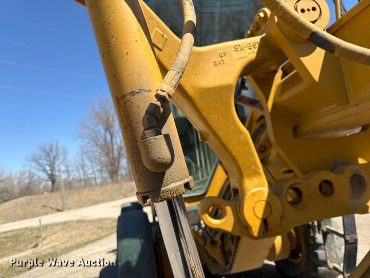 image for item FK0073 1999 Caterpillar 140H motor grader