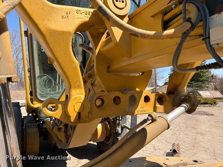 image for item FK0073 1999 Caterpillar 140H motor grader