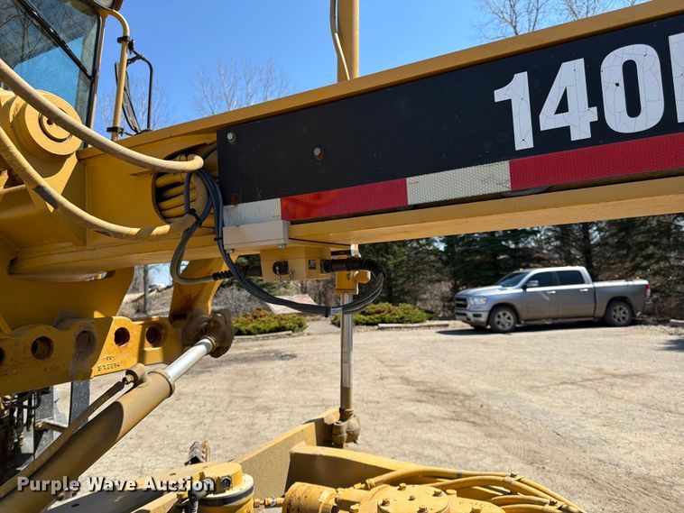 image for item FK0073 1999 Caterpillar 140H motor grader