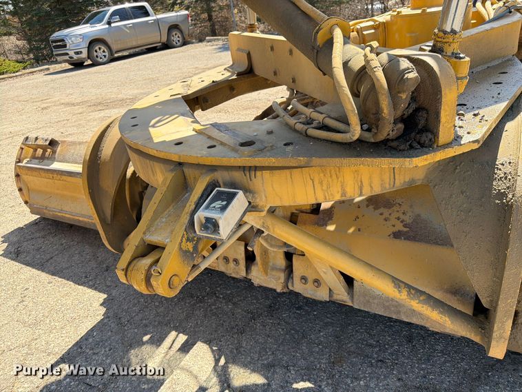 image for item FK0073 1999 Caterpillar 140H motor grader