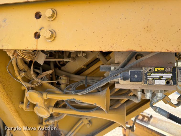 image for item FK0073 1999 Caterpillar 140H motor grader