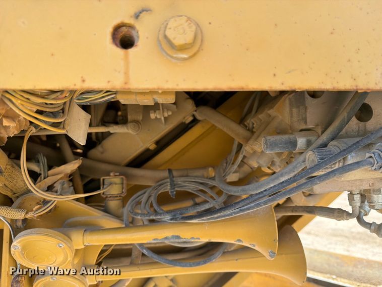 image for item FK0073 1999 Caterpillar 140H motor grader