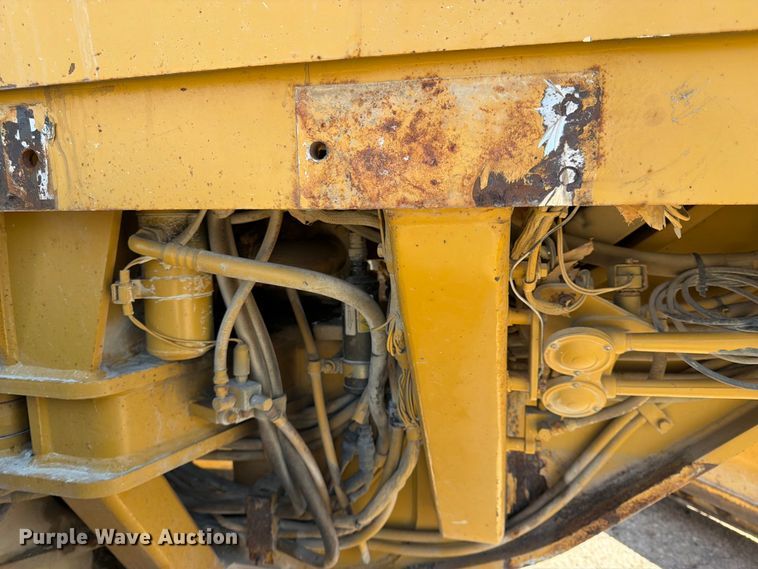 image for item FK0073 1999 Caterpillar 140H motor grader