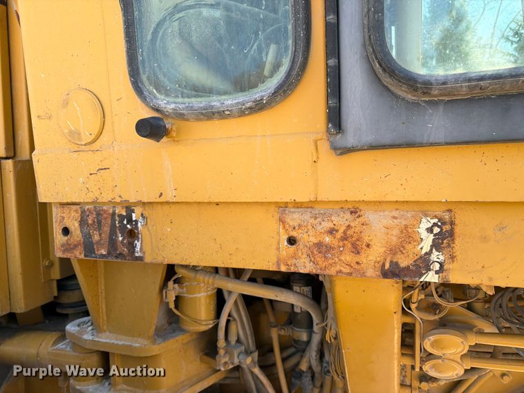 image for item FK0073 1999 Caterpillar 140H motor grader