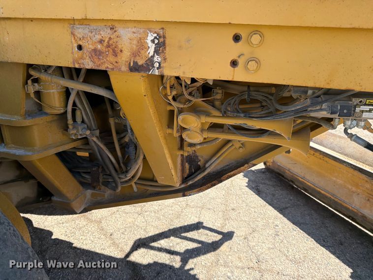 image for item FK0073 1999 Caterpillar 140H motor grader