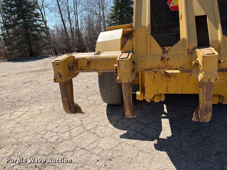 image for item FK0073 1999 Caterpillar 140H motor grader