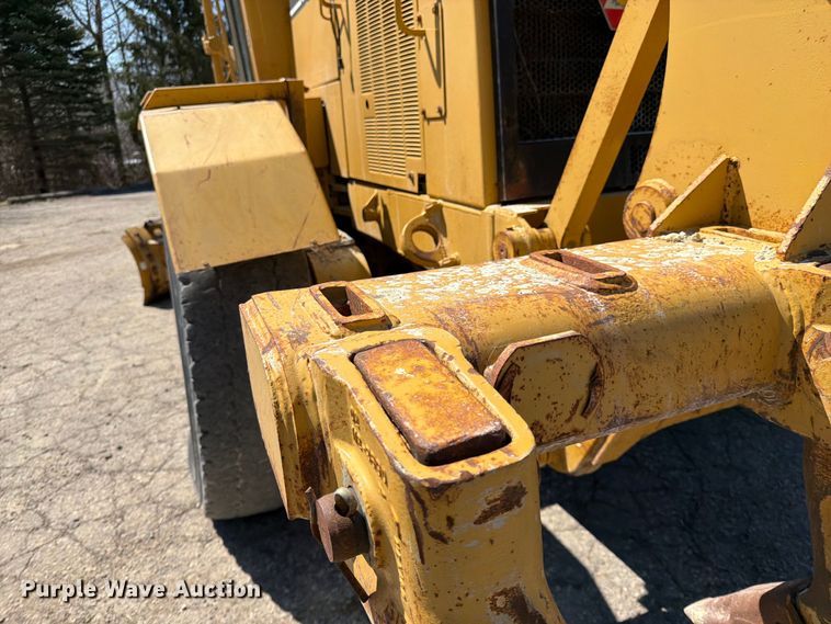 image for item FK0073 1999 Caterpillar 140H motor grader