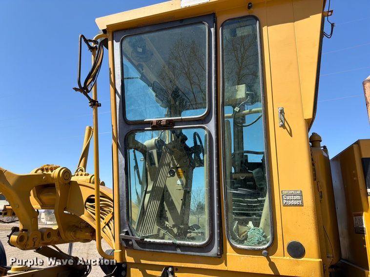 image for item FK0073 1999 Caterpillar 140H motor grader