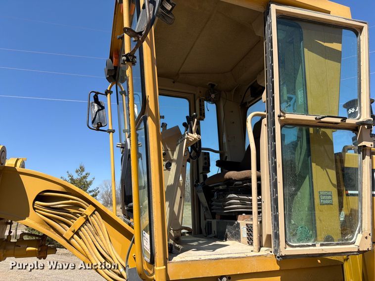 image for item FK0073 1999 Caterpillar 140H motor grader