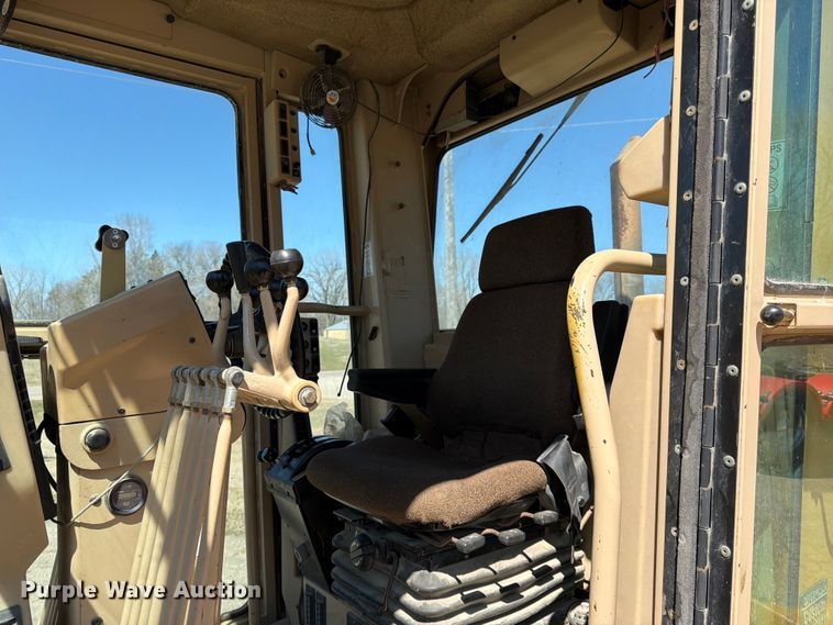 image for item FK0073 1999 Caterpillar 140H motor grader