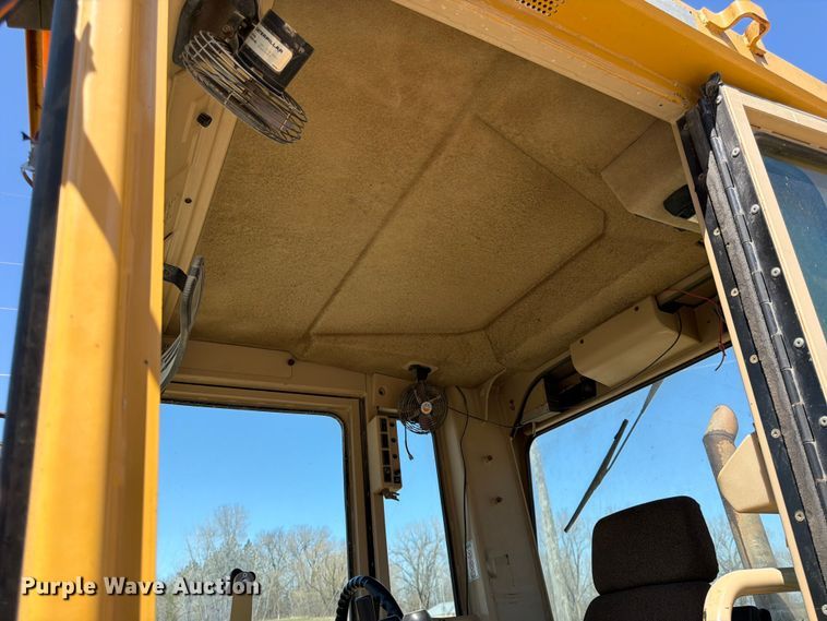 image for item FK0073 1999 Caterpillar 140H motor grader