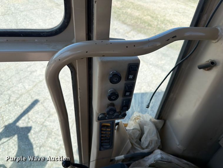 image for item FK0073 1999 Caterpillar 140H motor grader