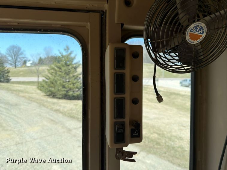 image for item FK0073 1999 Caterpillar 140H motor grader