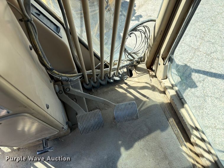 image for item FK0073 1999 Caterpillar 140H motor grader