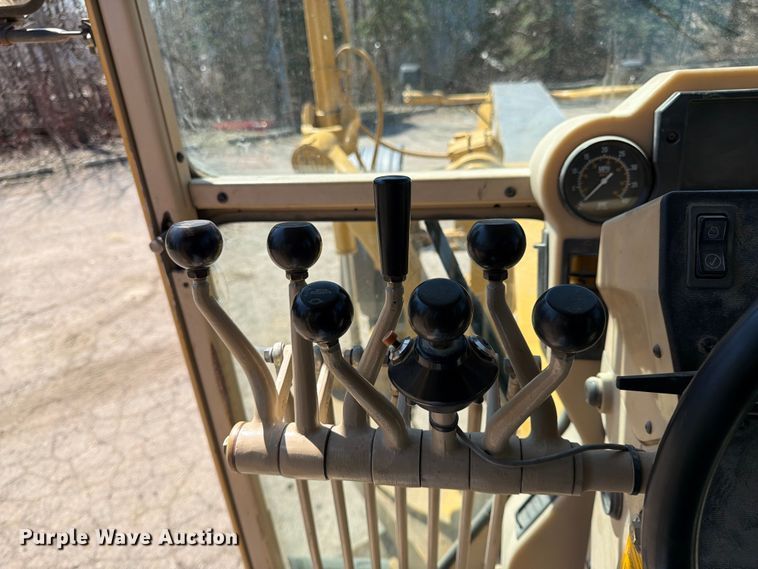 image for item FK0073 1999 Caterpillar 140H motor grader