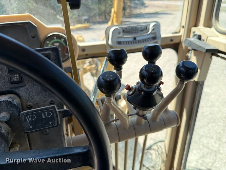 image for item FK0073 1999 Caterpillar 140H motor grader