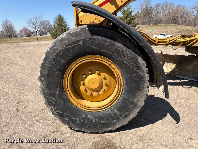 image for item FK0073 1999 Caterpillar 140H motor grader