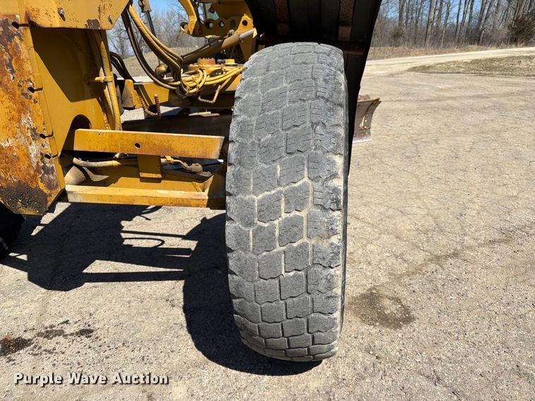 image for item FK0073 1999 Caterpillar 140H motor grader