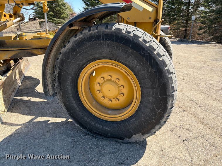 image for item FK0073 1999 Caterpillar 140H motor grader