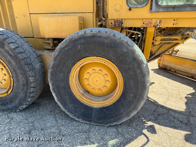 image for item FK0073 1999 Caterpillar 140H motor grader